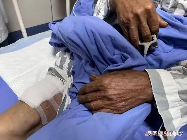 大蛇太難對付我堅持不住了有兩條蛇住進了我身體插圖4